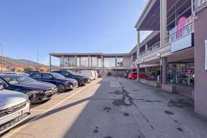 NEGOZIO A RODENGO SAIANO