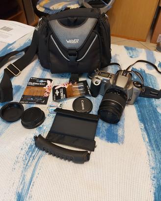 Fotocamera reflex Canon EOS 3000N con obiettivo 