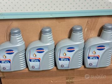 Olio motore 10w40. 