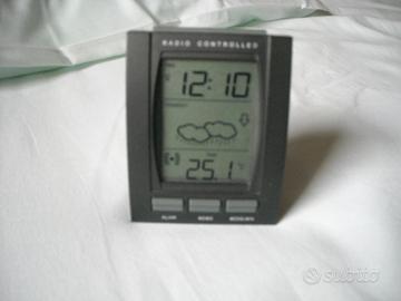 Sveglia/orologio con aggiornamento satellitare