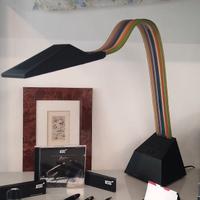 Lampada da tavolo “Nastro” prodotta da Stilnovo