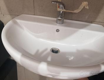 lavabo con miscelatore