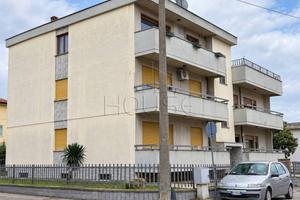 Appartamento di 96 m² con 5 locali e posto auto a 