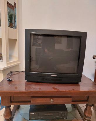 tv  22 "  marca  Thomson funzionante