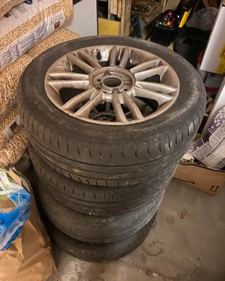 Gomme 195/55 R15 e cerchi in lega Lancia Y