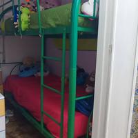 letto a castello con materassi