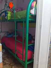 letto a castello con materassi