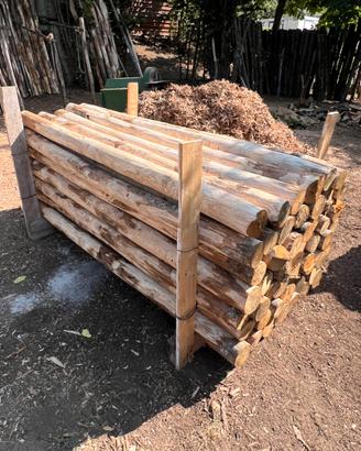 Pali in legno di castagno