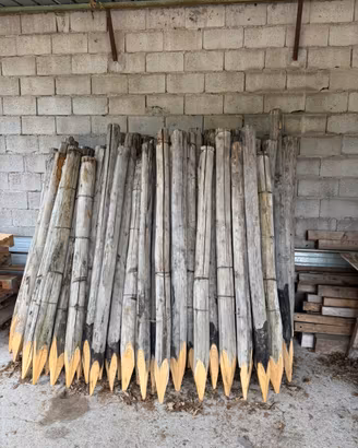Pali in legno di castagno