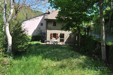 Casa indipendente poggiolforato corno alle scale