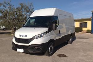 Iveco Daily 35s14 2.3hpt Furgone di serie - 2021