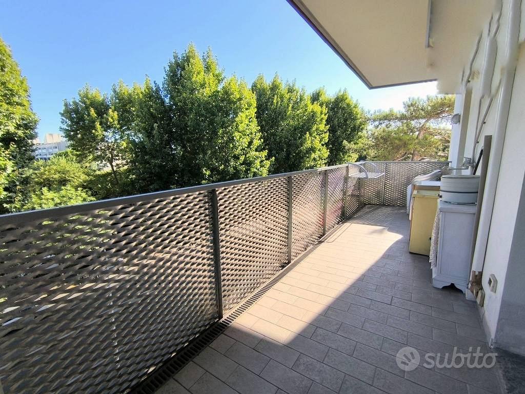 Appartamento di 130 m² con 4 locali e box auto a F