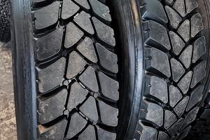 gomme autocarro ricostruite 13R22,5