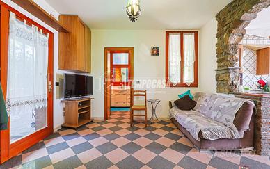 AMPIA VILLA BIFAMILIARE CON CORTE ESTERNA