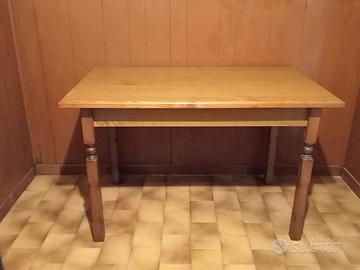 Tavolo in legno da cucina