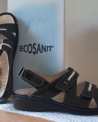 Calzature sanitarie da donna, marca "Ecosanit"