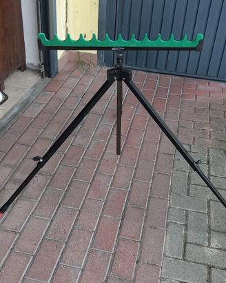 tre piede con porta canne 12 posti