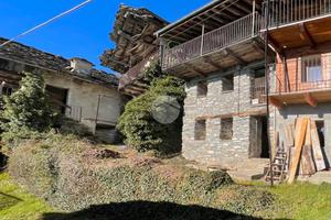 CASA SEMINDIPENDENTE A MONASTERO DI LANZO
