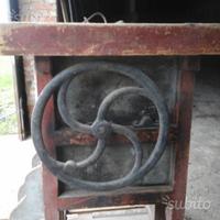 Vecchia sgranatrice per grano