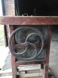 Vecchia sgranatrice per grano