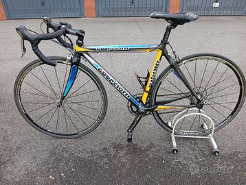 bicicletta telaio carbonio cambio scimano DURACE