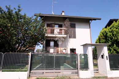 VILLA SINGOLA A CASSANO MAGNAGO