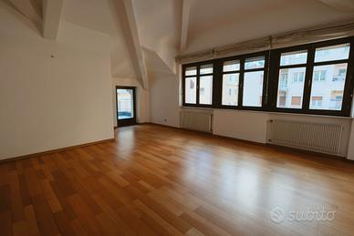 Vicinanza centro attico con terrazzi