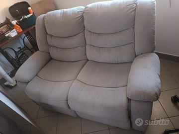 Divano con recliner manuale