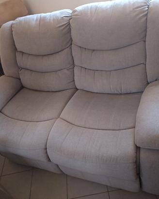 Divano con recliner manuale