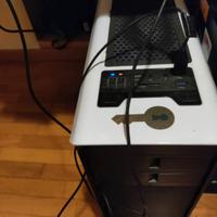 PC fisso da ufficio Windows 10.
