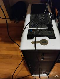 PC fisso da ufficio Windows 10.
