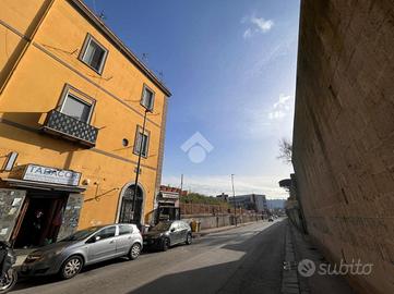 NEGOZIO A NAPOLI