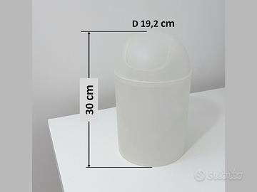 Pattumiera con coperchio basculante oscillante