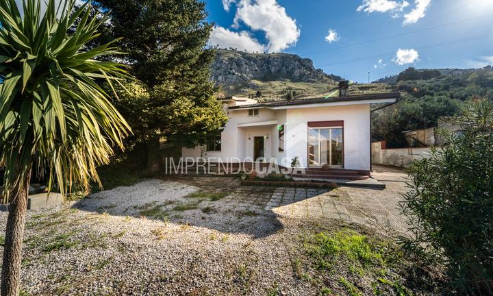 Accogliente Villa Unifamiliare di 240 mq su 2 liv