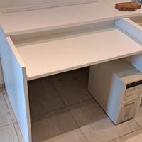 scrivania con rialzo PC 