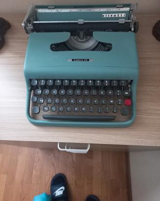 macchina da scrivere  lettera 22