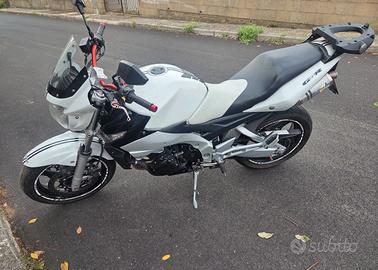Suzuki gsr 600