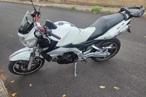 Suzuki gsr 600