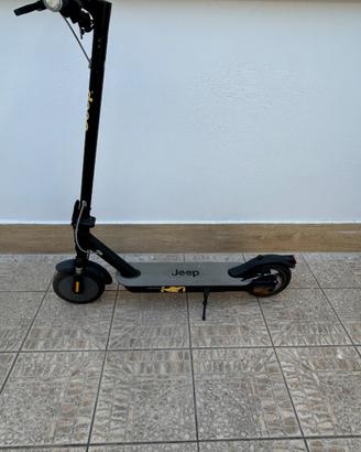 Monopattino elettrico jeep