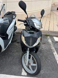 Ricambi/ pezzi Honda SH 125 (anno2005) A genova