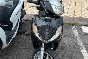 Ricambi/ pezzi Honda SH 125 (anno2005) A genova