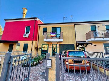 VILLA A SCHIERA CENTRALE A ADRIA