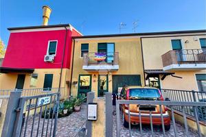 VILLA A SCHIERA CENTRALE A ADRIA