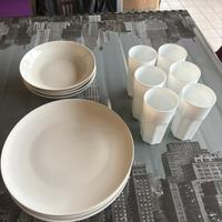 Set 4 piatti fondi e piani + 6 bicchieri IKEA