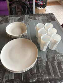 Set 4 piatti fondi e piani + 6 bicchieri IKEA