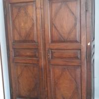 ARMADIO ANTICO DELLA PRIMA META' 700 IN NOCE