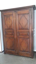 ARMADIO ANTICO DELLA PRIMA META' 700 IN NOCE