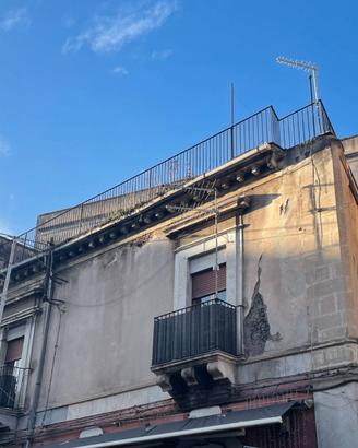 Indipendente su Palazzo Storico Zona via Garibaldi