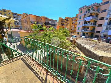 2 LOCALI A TORRE DEL GRECO