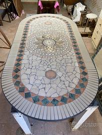 Tavolo fiore stilizzato